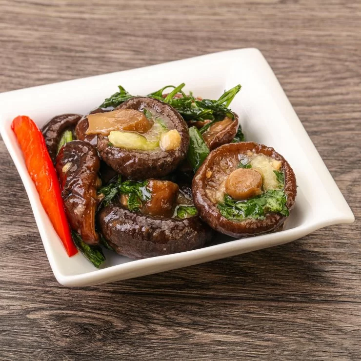 Receta de setas shiitake al ajillo.