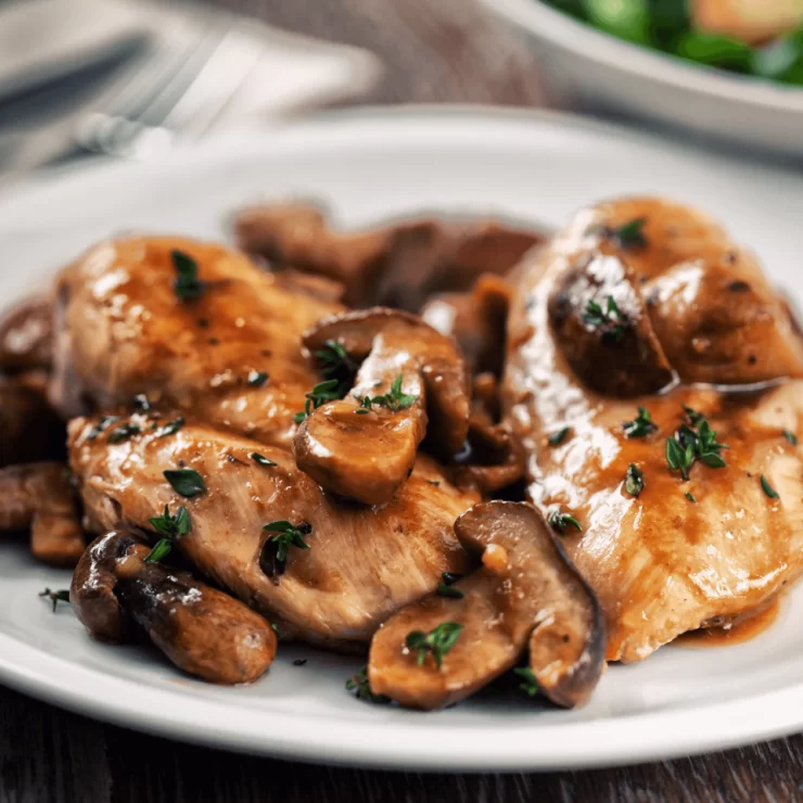 Setas con pollo y almendras