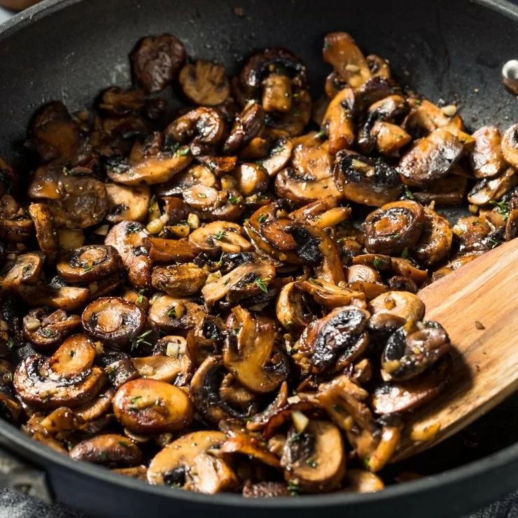 Receta de setas shiitake al ajillo.